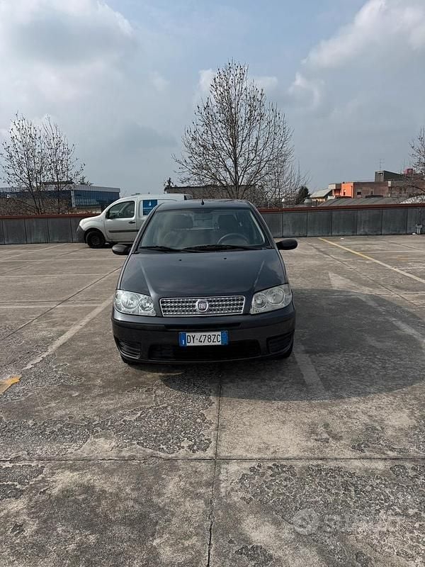 Usata Fiat Punto Active 60 CV (44 kW) 2009 Nero Utilitaria