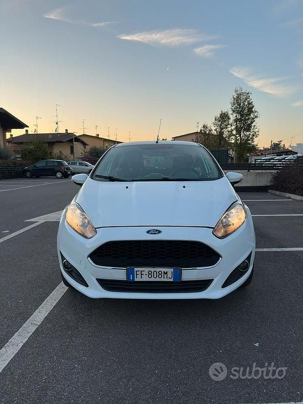 Usata 2016 Ford Fiesta Tre volumi | 5900 € (Ottimo prezzo) - Immagine 1/4