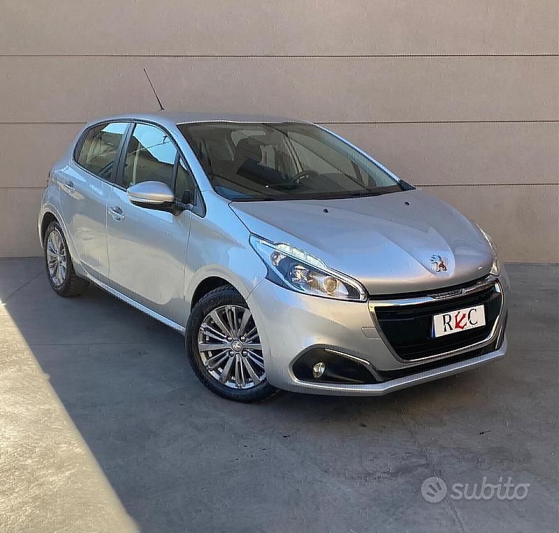 Usata Peugeot 208 82 CV (60 kW) 2016 Grigio Utilitaria