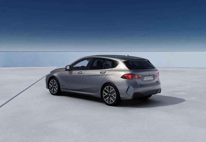 Usata BMW 118 Comfort Edition 150 CV (110 kW) 2025 Skyscraper grey Utilitaria