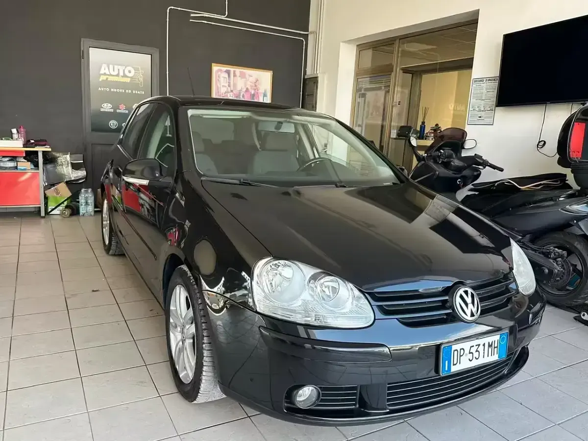 Usata VW Golf VI Comfortline 102 CV (75 kW) 2008 Nero Utilitaria