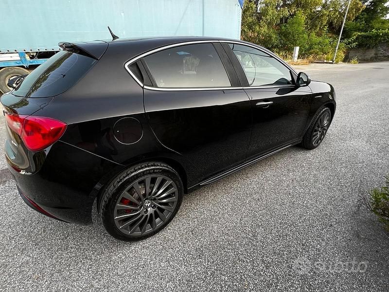 Usata Alfa Romeo Giulietta 140 CV (102 kW) 2012 Nero Utilitaria