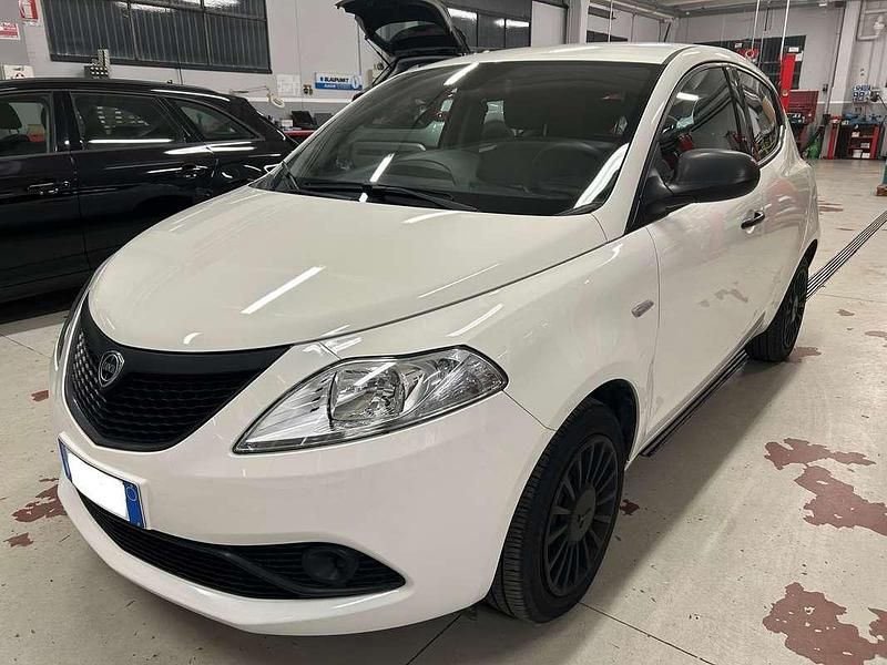 Usata Lancia Ypsilon S 69 CV (50 kW) 2019 Bianco Utilitaria