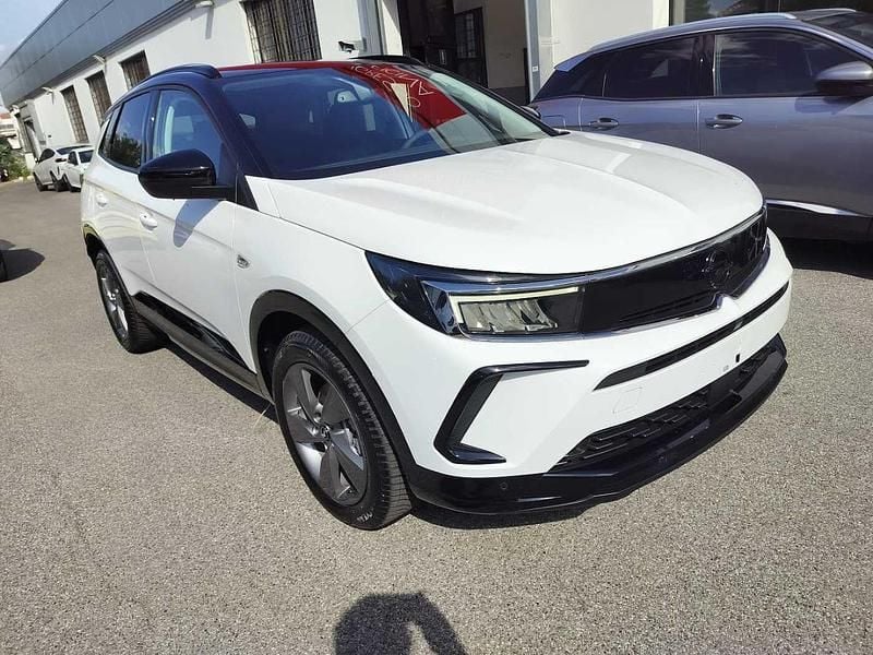 Bianco Nuova 2025 Opel Grandland X SUV | 26.750 € (Super prezzo) - Immagine 1/4