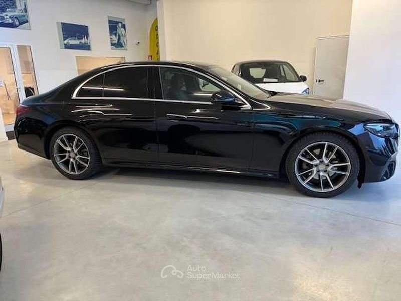 Usata Mercedes E220 AMG Line Premium 197 CV (144 kW) 2024 Nero Berlina