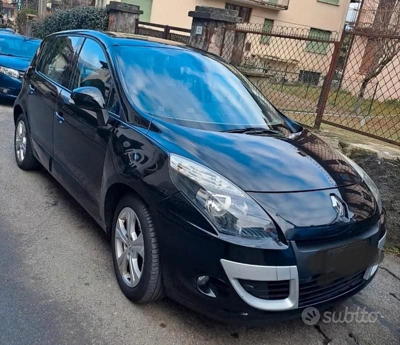 Usata Renault Scénic III 110 CV (80 kW) 2012 Nero Monovolume