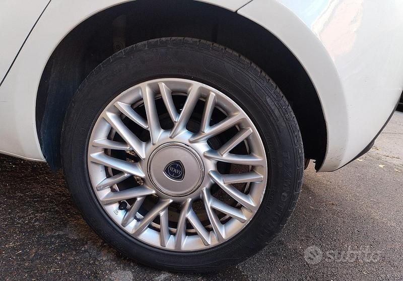 Usata Lancia Ypsilon Gold 69 CV (50 kW) 2015 Bianco Utilitaria