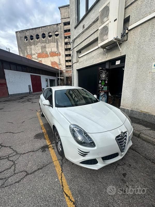 Usata Alfa Romeo Giulietta Distinctive 120 CV (88 kW) 2016 Bianco Berlina