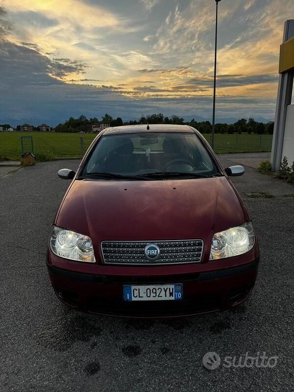 Usata Fiat Punto 69 CV (50 kW) 2004 Rosso Utilitaria