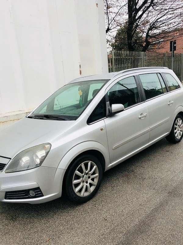 Usata Opel Zafira Club 105 CV (77 kW) 2005 Monovolume