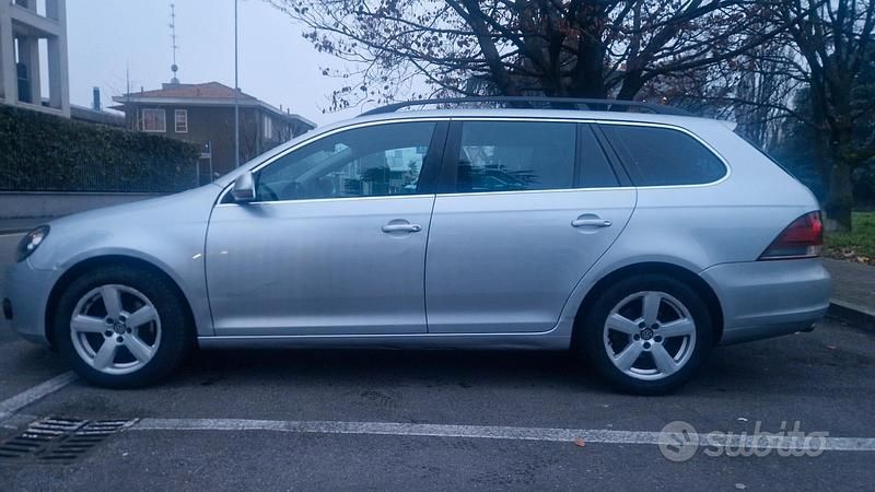 Usata VW Golf VI Highline 104 CV (76 kW) 2010 Grigio Utilitaria