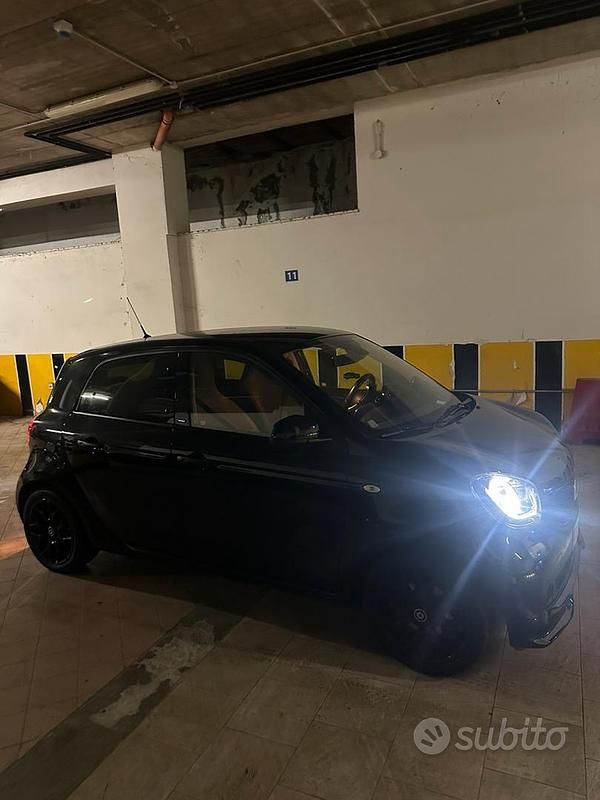 Usata Smart ForFour 71 CV (52 kW) 2019 Nero Utilitaria