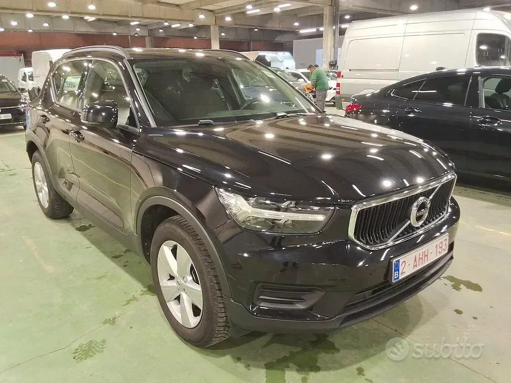 Usata Volvo XC40 Momentum 150 CV (110 kW) 2021 Nero SUV