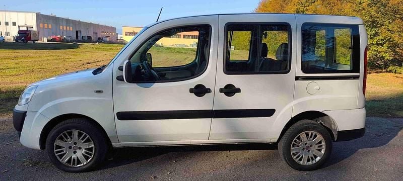 Usata Fiat Doblò 75 CV (55 kW) 2009 Bianco Monovolume