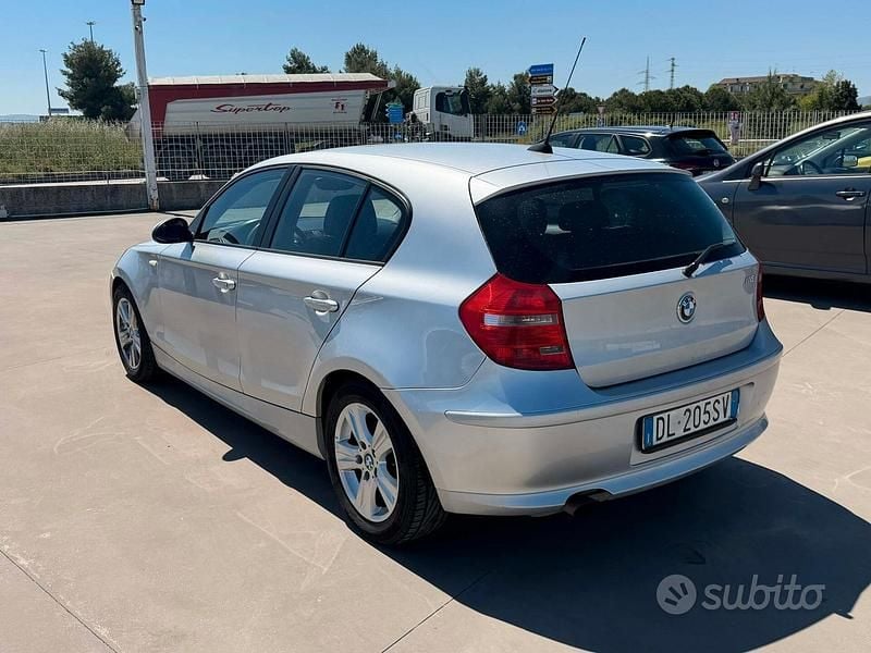 Usata BMW 116 122 CV (89 kW) 2008 Grigio Utilitaria