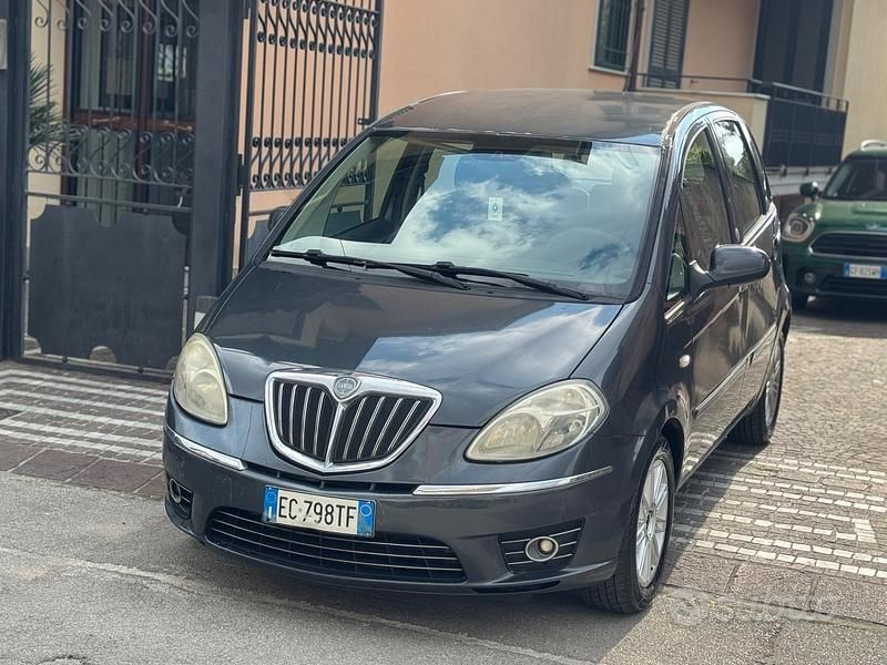 Usata Lancia Musa 2010 Grigio Monovolume