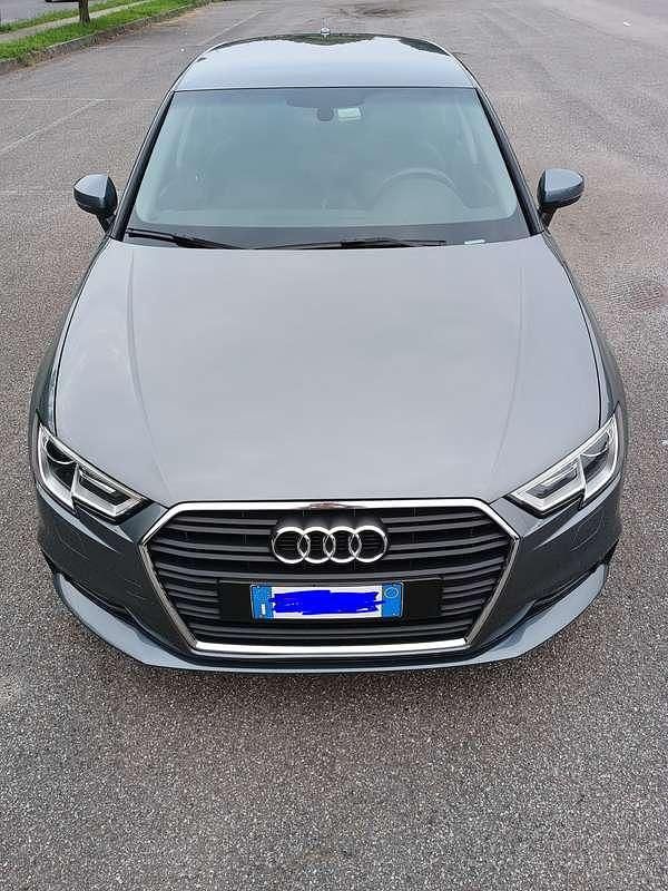 Grigio Usata 2018 Audi A3 Station wagon | 17.500 € (Ottimo prezzo) - Immagine 1/4