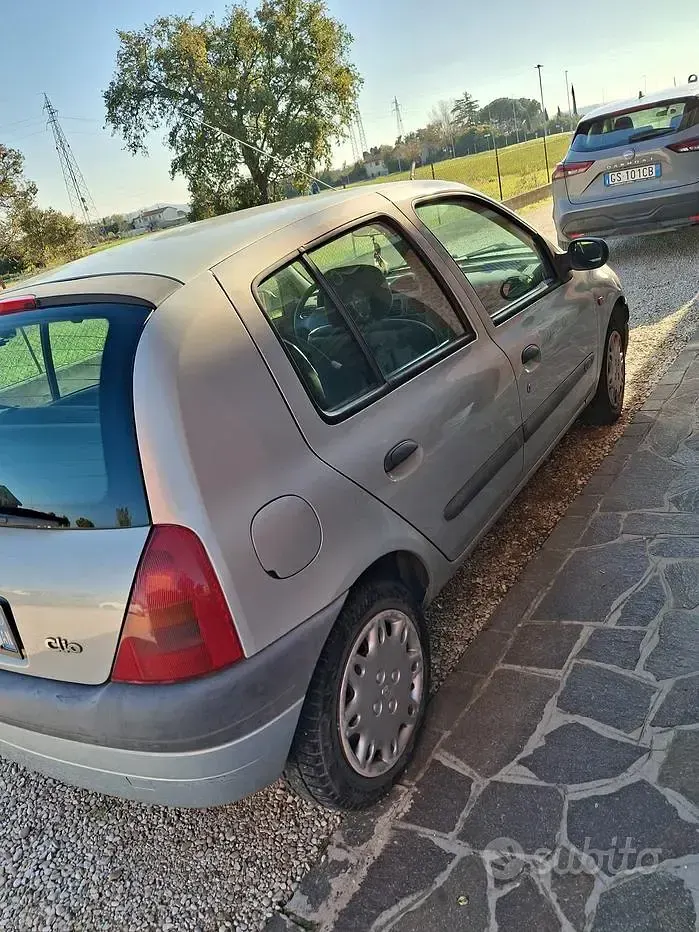 Usata Renault Clio 48 CV (35 kW) 2002 Utilitaria