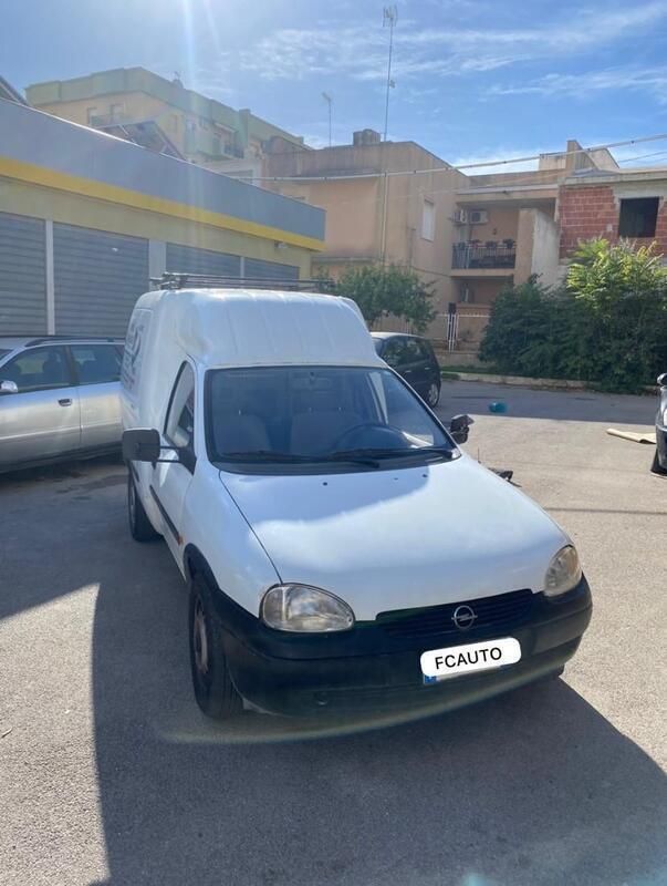 Usata Opel Combo 65 CV (47 kW) 2001 Bianco Monovolume