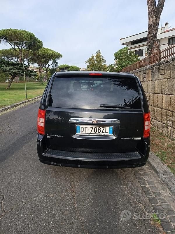 Usata Chrysler Grand Voyager 163 CV (119 kW) 2008 Nero Monovolume