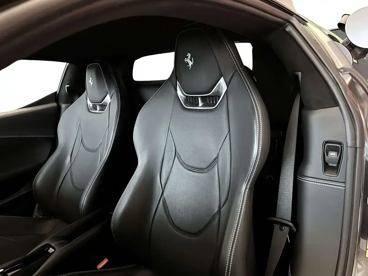 Usata Ferrari 296 829 CV (609 kW) 2023 Grigio Coupé