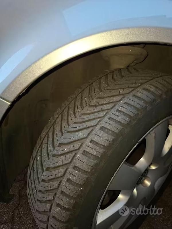 Usata VW Bora Highline 105 CV (77 kW) 2001 Argento Berlina