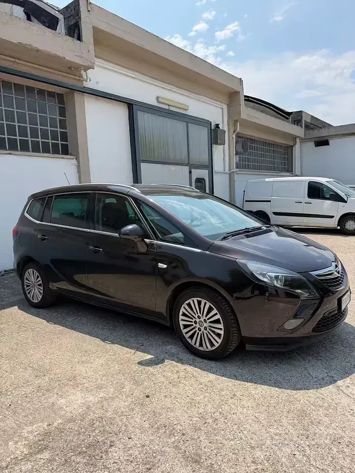 Usata Opel Zafira Tourer Cosmo 150 CV (110 kW) 2016 Marrone Monovolume