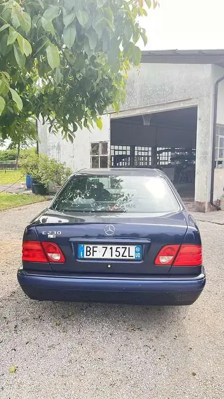 Usata Mercedes E230 136 CV (100 kW) 1995 Berlina
