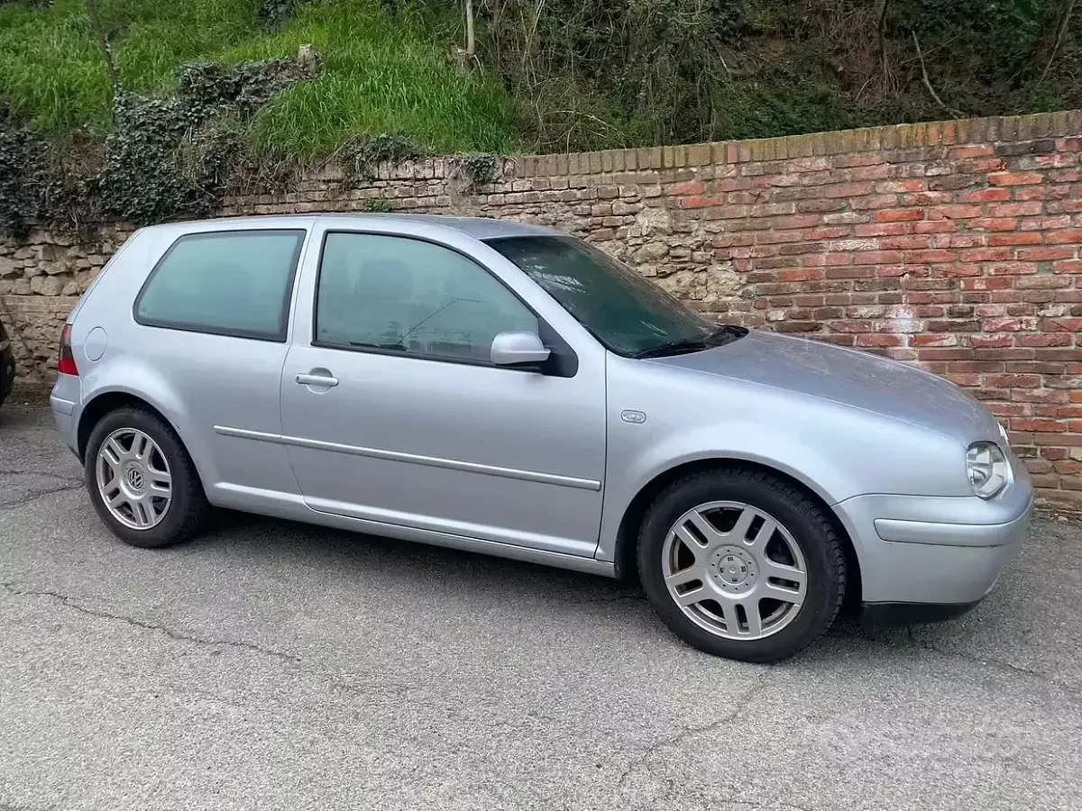 Usata VW Golf IV 110 CV (80 kW) 2002 Grigio Berlina
