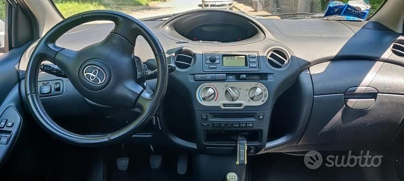 Usata Toyota Yaris 86 CV (63 kW) 2005 Grigio Station wagon