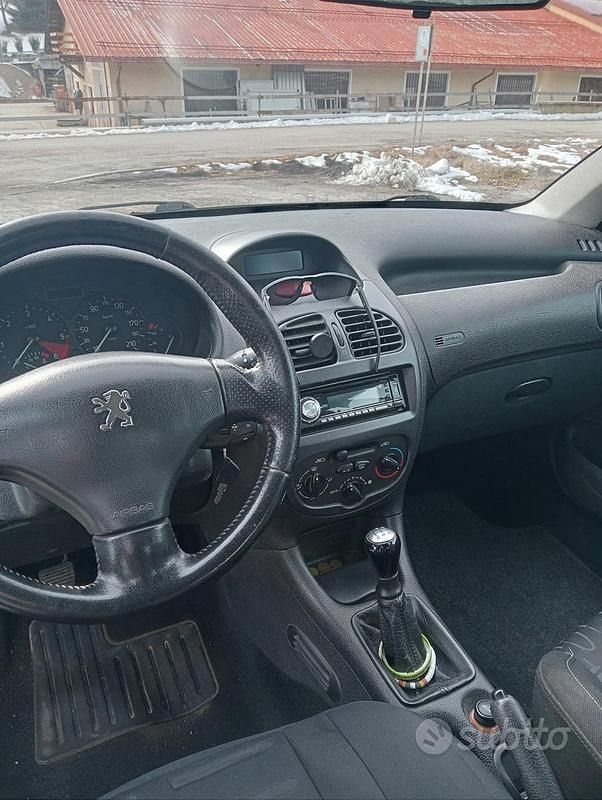 Usata Peugeot 206 90 CV (66 kW) 2002 Nero Berlina