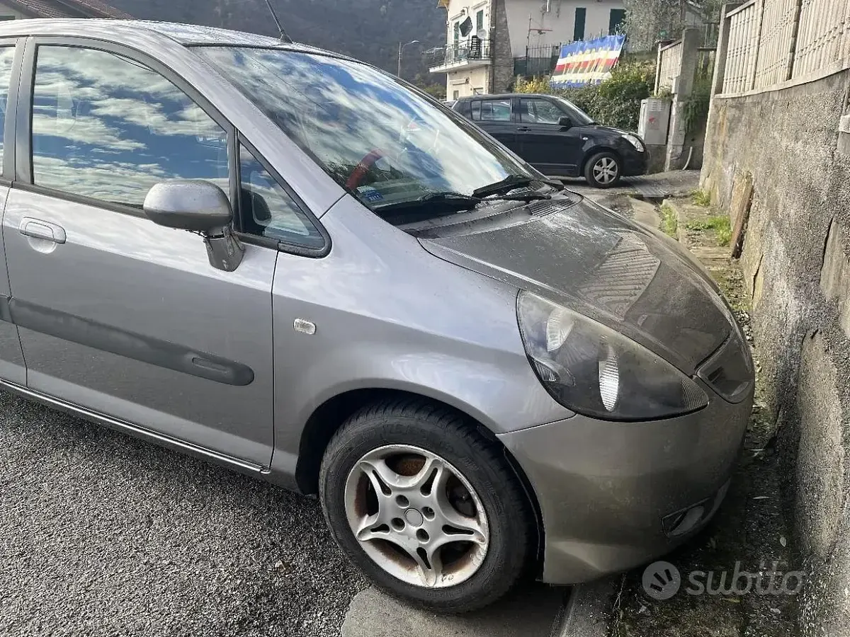 Usata Honda Jazz 78 CV (57 kW) 2006 Grigio Utilitaria