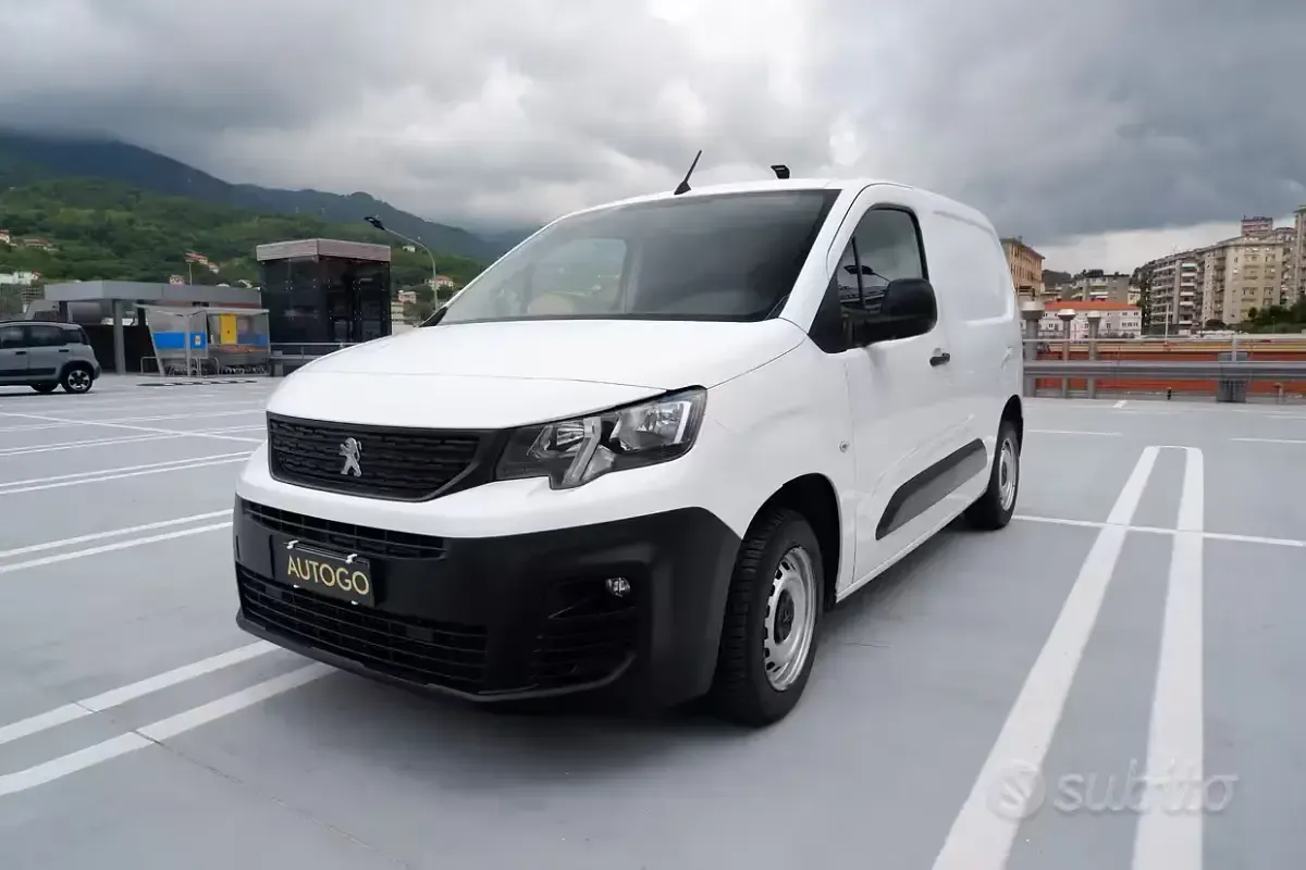 Usata Peugeot Partner Premium 102 CV (75 kW) 2021 Bianco Monovolume
