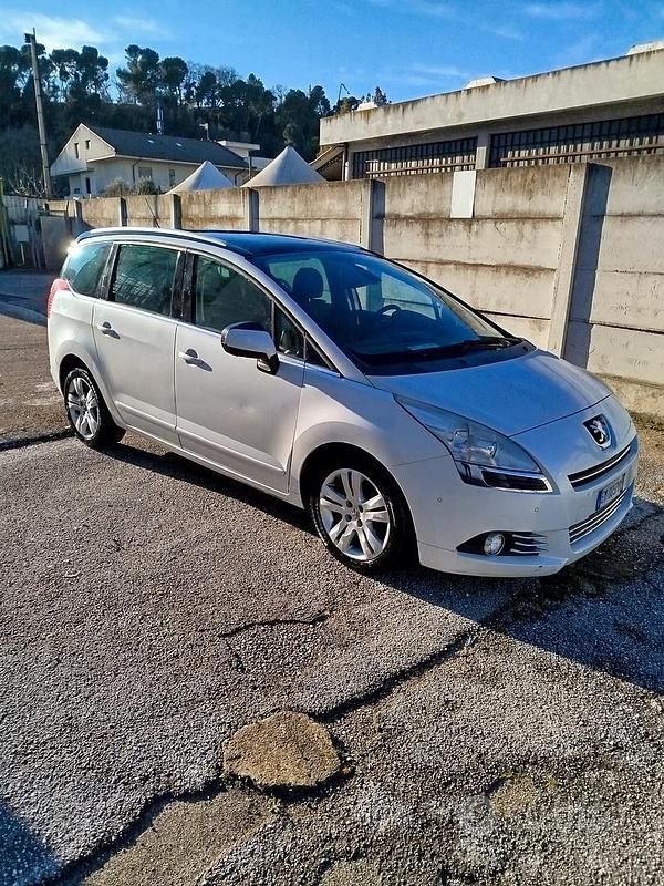 Usata Peugeot 5008 2012 Bianco Monovolume