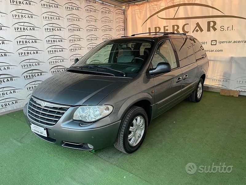 Usata Chrysler Voyager Limited 149 CV (109 kW) 2007 Grigio Monovolume