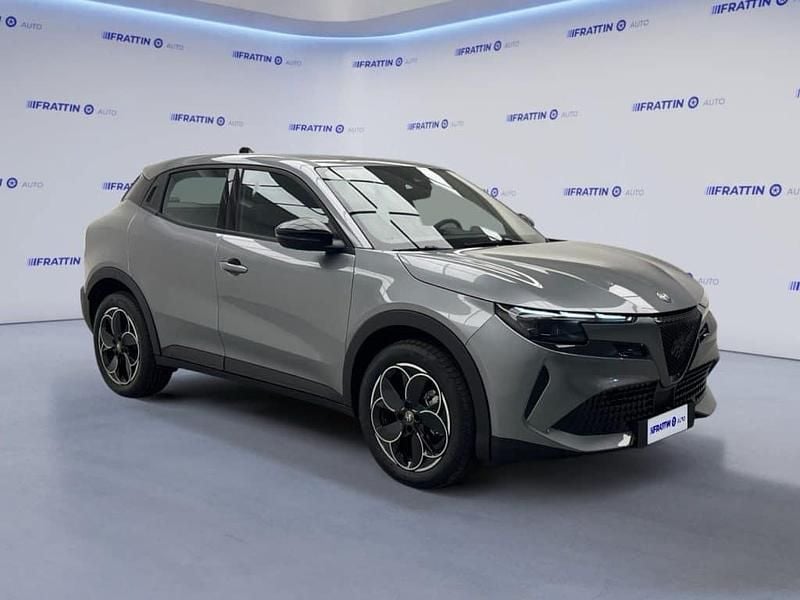 Usata Alfa Romeo Junior 114 kW (156 CV) 2025 Grigio scuro SUV