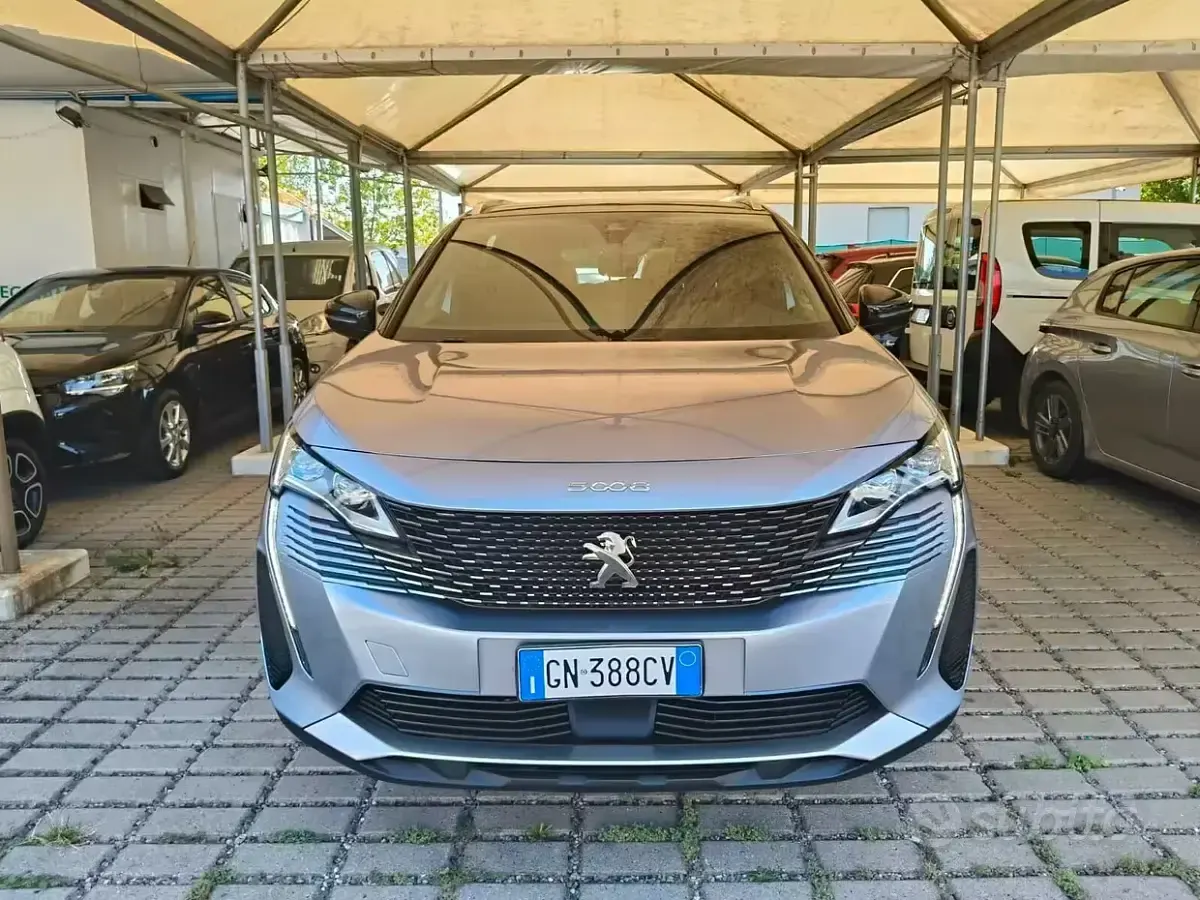 Usata Peugeot 5008 GT 131 CV (96 kW) 2023 Grigio SUV