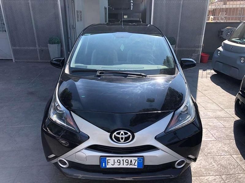Nero Usata 2017 Toyota Aygo X-play Due volumi | 7900 € (Ottimo prezzo) - Immagine 1/4