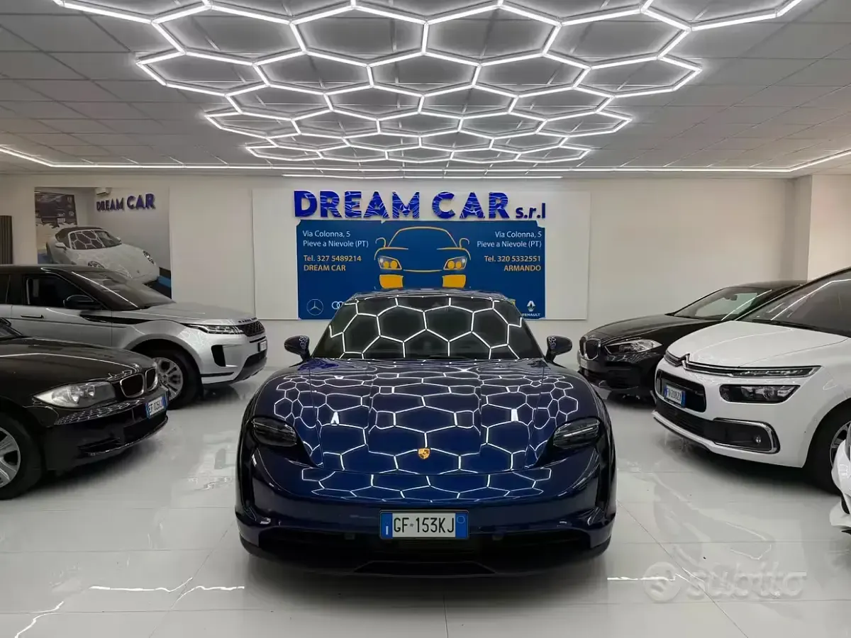Usata Porsche Taycan 139 kW (190 CV) 2021 Blu/azzurro Berlina
