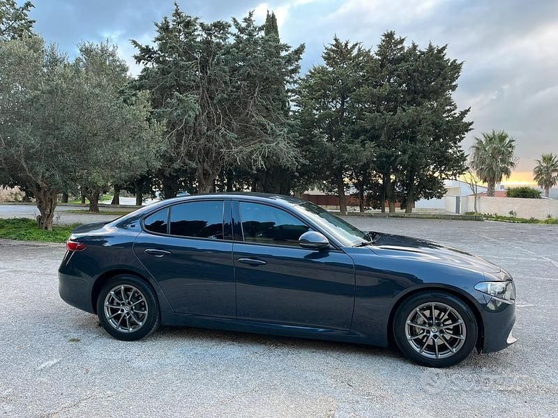 Usata Alfa Romeo Giulia Super 150 CV (110 kW) 2018 Blu Berlina