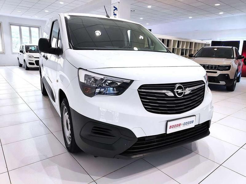 Gebraucht Opel Combo S 131 PS (96 kW) 2023 Weiß Van / Kleinbus
