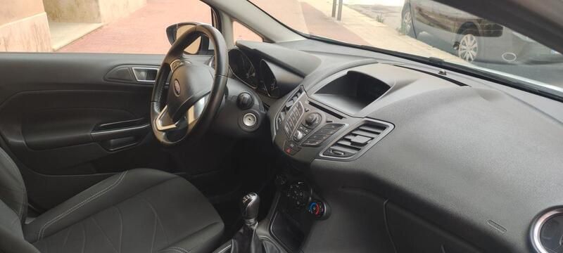 Usata Ford Fiesta Titanium 80 CV (58 kW) 2014 Bianco Utilitaria