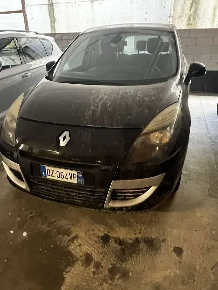 Usata Renault Scénic Dynamique 110 CV (80 kW) 2009 Nero Monovolume