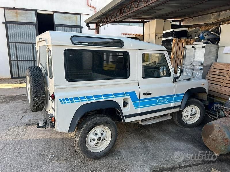 Usata Land Rover Defender 86 CV (63 kW) 1989 SUV
