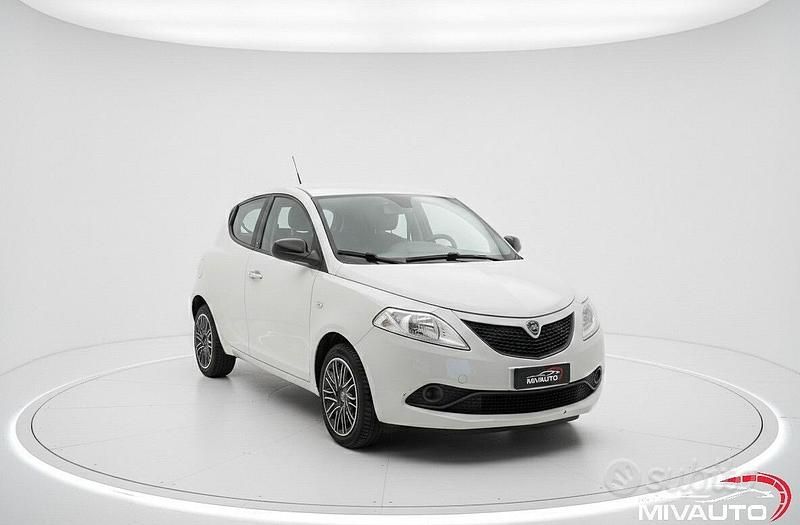 Usata Lancia Ypsilon 69 CV (50 kW) 2018 Grigio Utilitaria