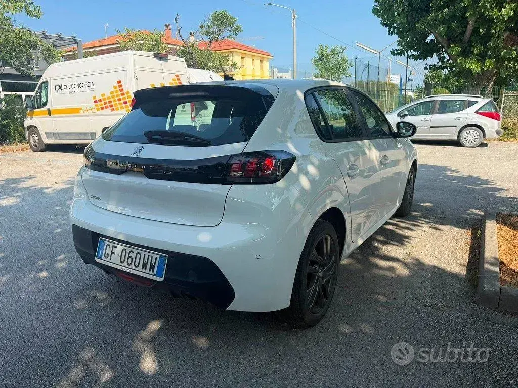 Usata Peugeot 208 Active 102 CV (75 kW) 2021 Bianco Utilitaria