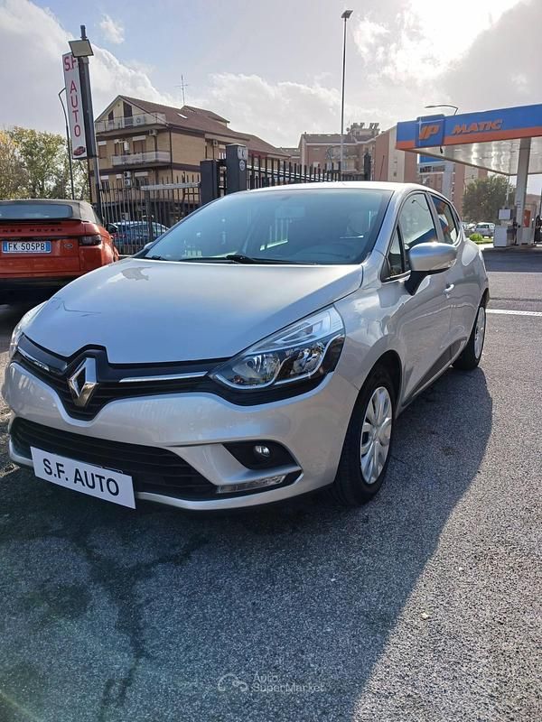 Usata Renault Clio V 76 CV (55 kW) 2020 Argento Berlina