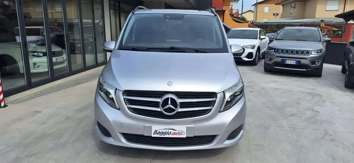 Usata Mercedes V250 Premium 190 CV (139 kW) 2015 Argento metallizzato Monovolume