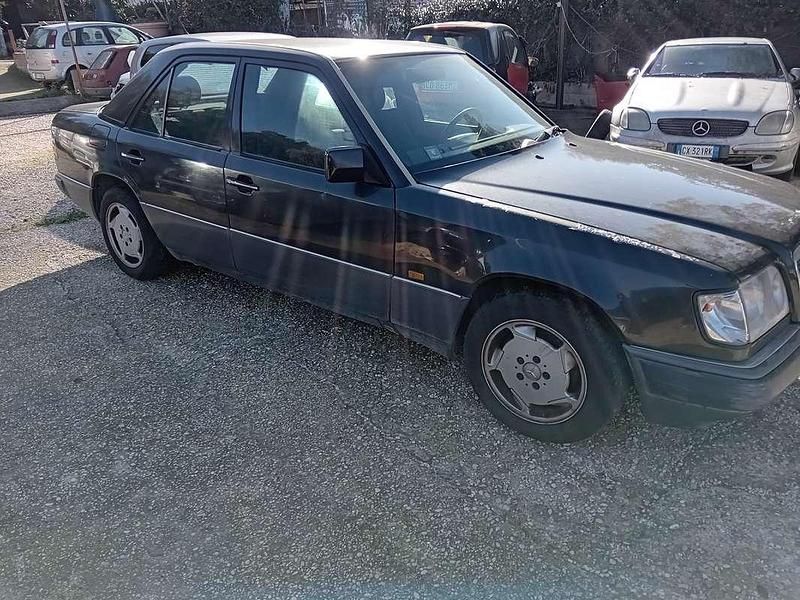 Usata Mercedes 200 136 CV (100 kW) 1993 Nero Berlina