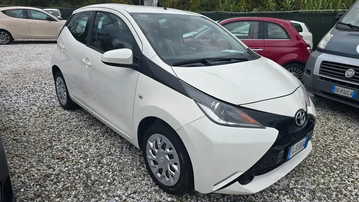 Usata Toyota Aygo Cool 69 CV (50 kW) 2016 Bianco Utilitaria